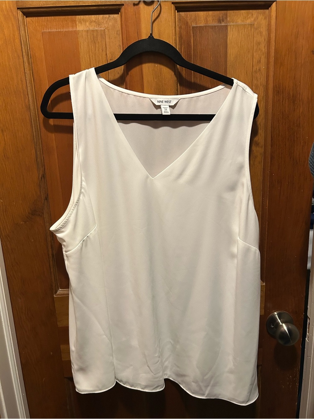 Nine West White V-Neck Sleeveless Camisole